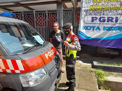 Polsek Kediri Kota Dan Satpol PP Imbau Warga Selalu Pakai Masker Dan