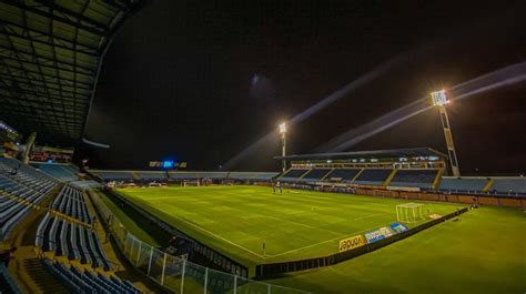 Ava Finaliza Prepara O Para Enfrentar O Coritiba Treino Noite