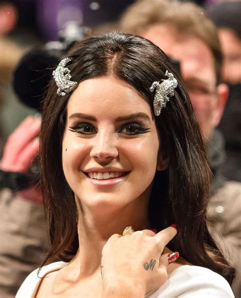 Lana Del Rey Erwähnt Gott Und Jesus In Vielen Ihrer Neuen Songs