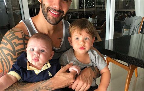 Gusttavo Lima posta foto filhos e fãs apontam semelhança