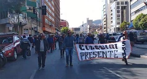 Mineros De La Estatal Colquiri Levantaron El Bloqueo En La Carretera La