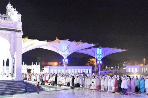 Manakah Yang Lebih Baik Bagi Perempuan Shalat Tarawih Di Masjid Atau