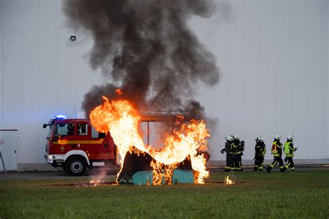 Feuerwehren Proben Den Ernstfall Mit Echtem Feuer Northeim Jetzt