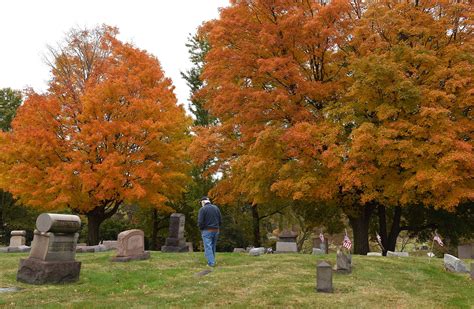 Fall foliage is ablaze at Grandview Cemetery. October 26, 2019 | Grandview Cemetery & Mausoleum