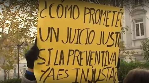 Unas 400 Personas Protestan En El Tribunal Supremo Por Una Justicia