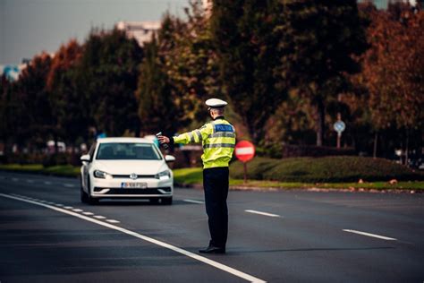 Șofer surprins în timp ce dă flash uri pe A2 prins de Poliție Ce