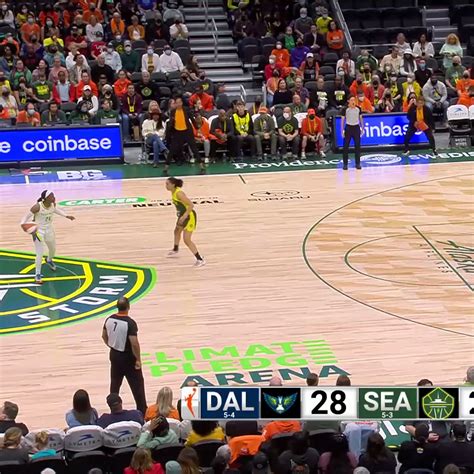 Wnba On Twitter Satou Sabally With A Big Three To End The Half