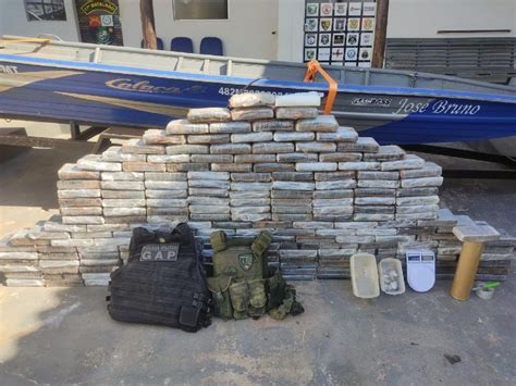 Gefron apreende mais de 200 kg de cocaína em embarcação e residência no