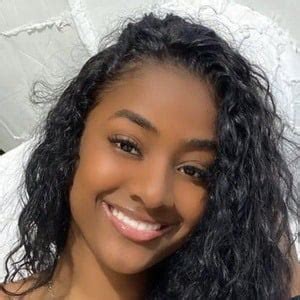 Deja Kelly - Age, Family, Bio | Famous Birthdays