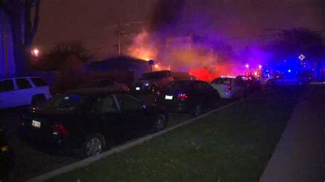 Cpd Bomb And Arson Investigates 3 Northwest Side Garage Fires Abc7 Chicago