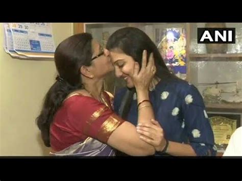 UPSC TOPPER SRUSHTI DESHMUKH NEW BEST VIRAL VIDEO 2019 BECOME IAS