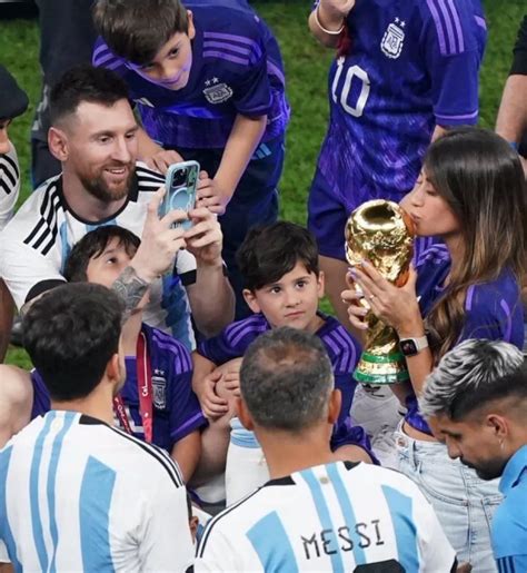 El Detrás De Escena De La Foto Que Le Saco Messi A Antonela Roccuzzo Con La Copa Del Mundo La