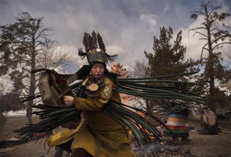 Mongolia S Shamanic Rituals In Pictures Shaman Mongolia Shaman Ritual