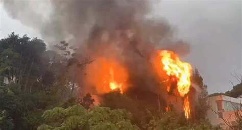 Un Rayo Provoca Un Incendio En Una Casa De Madera En Vallvidrera Y Los