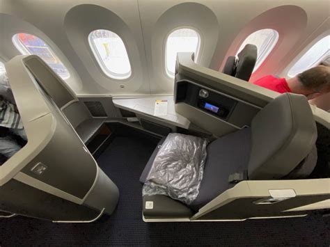 Review: American Airlines First Class 787-800 Chicago to Honolulu ...