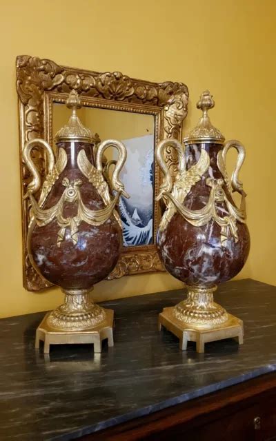 Paire De Vases En Marbre Rouge Et Bronzes Dor S Aux Cygnes Style Louis