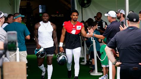How A.J. Brown brings the Terrell Owens effect to Eagles, Jalen Hurts