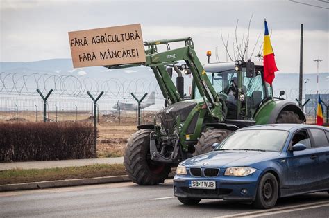 Foto Video Traficul Din Sibiu Paralizat De Tractoare I Camioane