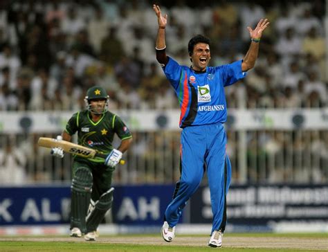 Dawlat Zadran Appeals Successfully For Asad Shafiqs Wicket