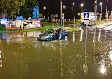 Krajobraz Po Nocnych Nawa Nicach W Regionie Po Amane Drzewa Zalania