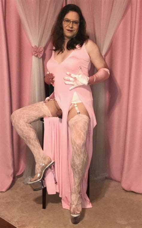 Joanie A Mature TV Wears A Split Dress With Stockings And Suspenders Photo 29 AShemaletube