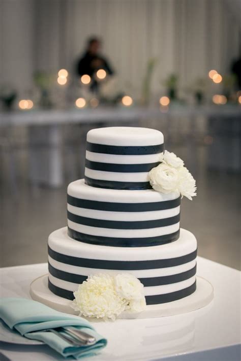 White and Black Wedding Cake Ideas | Chez Wedding Venue