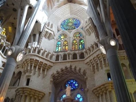 Voilà La Sagrada Família en français temple expiatoire de la