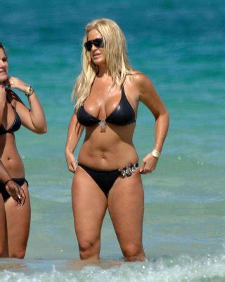 Kim Zolciak Flashing Her Shaved Pussy Upskirt In Car Paparazzi Shoots Porn Pictures XXX Photos