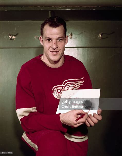 GORDIE HOWE, HOCKEY PLAYER. 1951. UPI COLOR PHOTO. News Photo - Getty ...