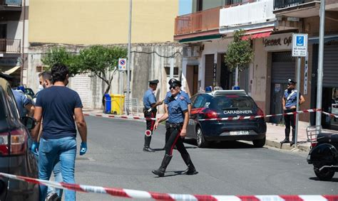 Corigliano Rossano Aggredisce La Madre Con Calci E Pugni Per Farsi