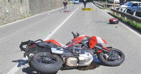 Due Uomini Morti In Toscana Fatale Il Frontale Tra Moto E Bicicletta