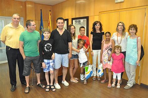 Arriben Les Dues Xiquetes Sahrau S Que Passaran L Estiu A Cambrils