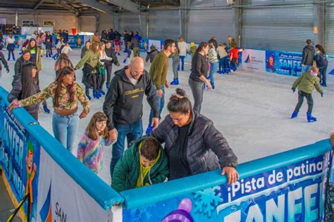 Miles De Familias De San Fernando Disfrutan La Pista De Patinaje Sobre