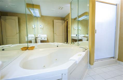 Rooms and Rates | Peterborough Inn & Suites hotel in peterborough