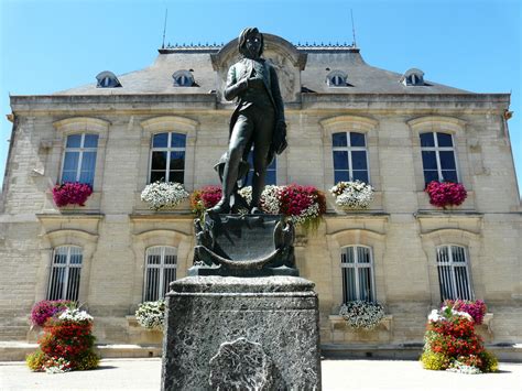 The statue of Napoleon - Ville Impériale