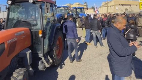 La Protesta Degli Agricoltori Arriva A Oristano Trattori In Marcia