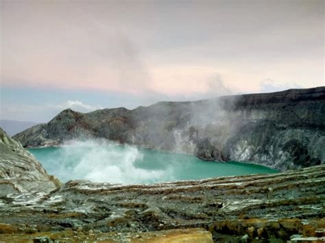 2 Days Trip Of Bromo Ijen Tours For Blue Fire Ijen Tours Ijen Crater