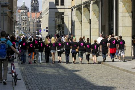 Shirtkette auf der Prager Straße in Dresden