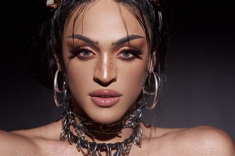 Pabllo Vittar anuncia datas de shows internacionais após performance no