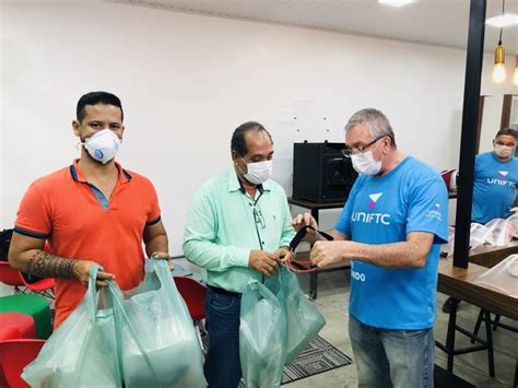 UniFTC de Itabuna entrega máscaras de proteção facial à instituições de