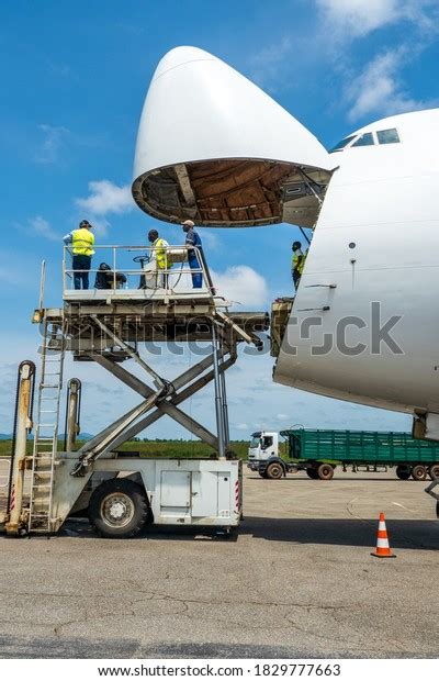 11 Being 747 Cockpit Images, Stock Photos & Vectors | Shutterstock