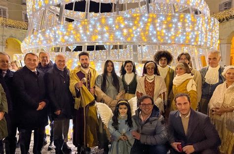 Caserta L Accensione Dell Albero Di Natale Inaugura Gli Eventi Natalizi