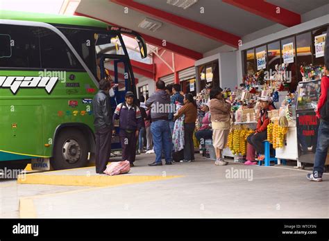 Parte Trasera Del Bus Ecuador Fotografías E Imágenes De Alta Resolución