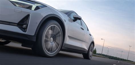 NOKIAN TYRES HAKKA BLACK 3 SUV 大型SUVやクロスオーバー向けのプレミアムサマータイヤ。 / Nokian Tyres