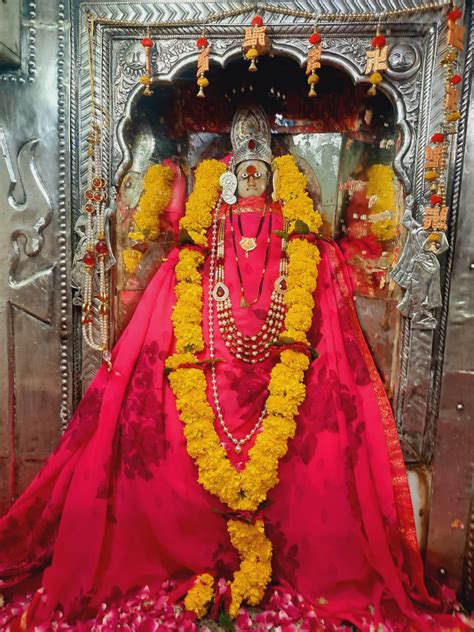 Onkar Mahadevs Gorgeous Makeup With Rose Petals Mangala Aarti Darshan