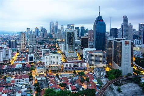 Vista Del Horizonte De Kuala Lumpur Con Cielo Nublado Foto Premium