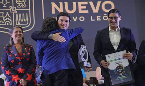 Nuevo Le N Entrega Premio Estatal De La Juventud Galardona A