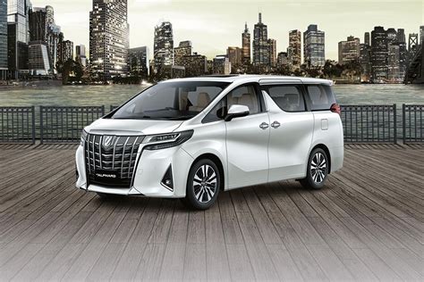 Toyota Alphard 2022 Images - Check Interior & Exterior Photos | OtO