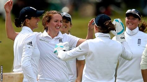 England Women V India Hosts Hold Slender 88 Run Lead In Test