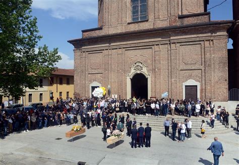 Strage Samarate Uccise Moglie E Figlia A Martellate Condannato All